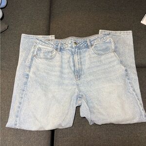 Light wash American Eagle *short* Jeans No Holes